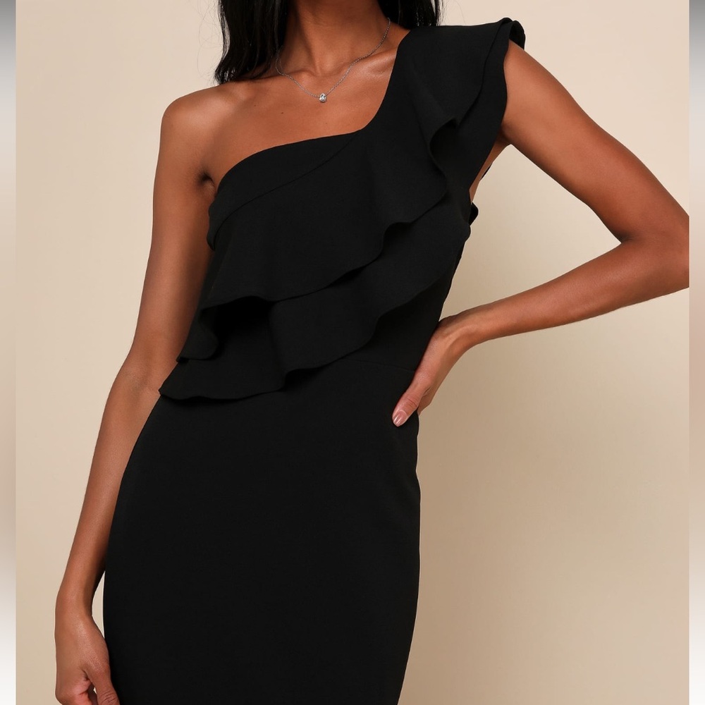 Lulus one shoulder ruffle gown - Picture 3 of 6